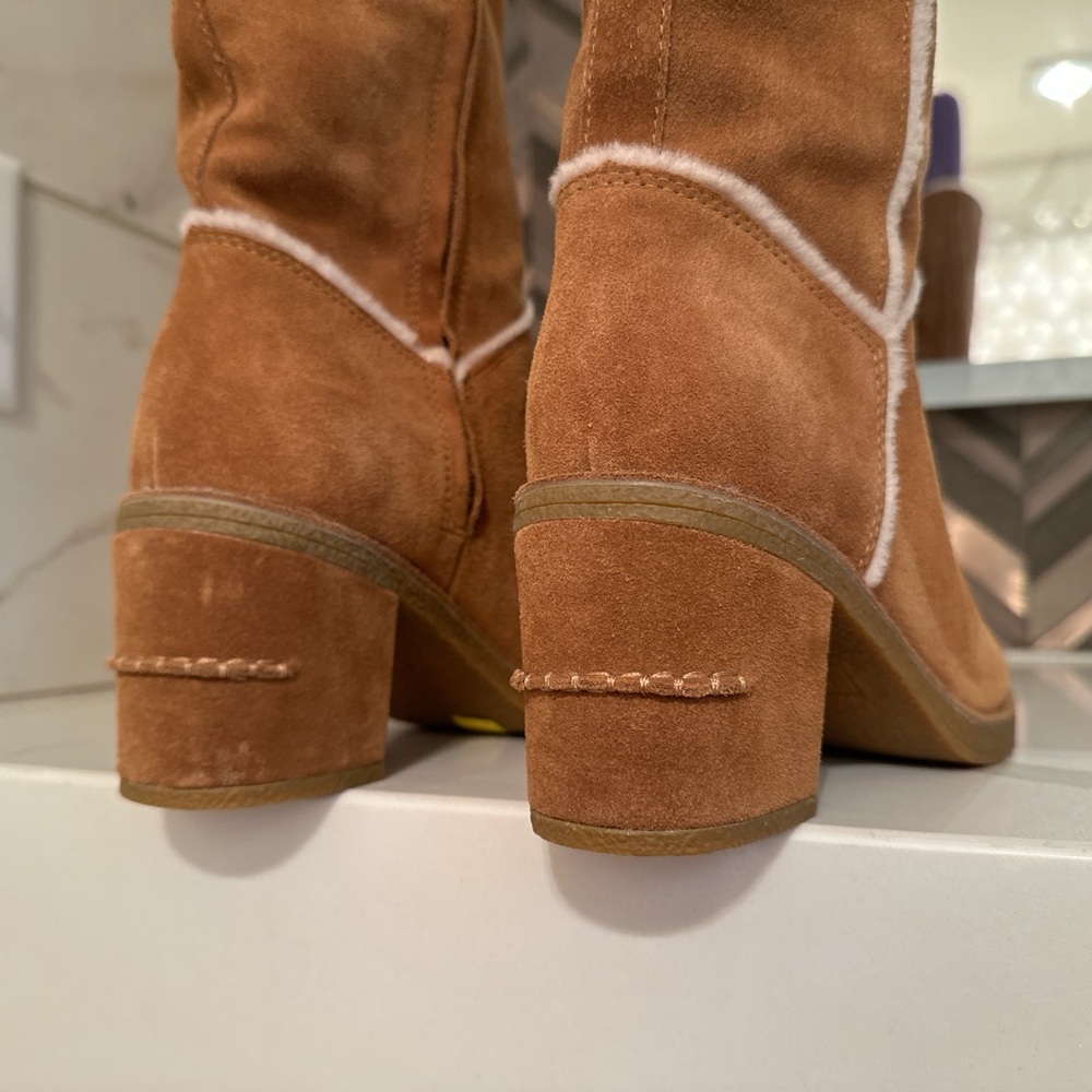 Fully fur lined Honey Tan suede boots by UGG, sz 9.5, never worn. #neutral - Picture 3 of 7